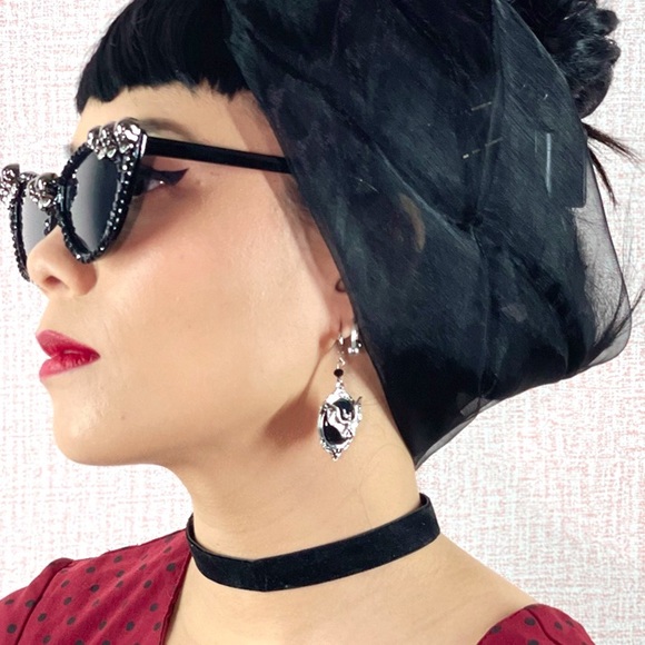 Vintage Antiqued Cameo Bat Gothic Dangling Earrings - Picture 2 of 10